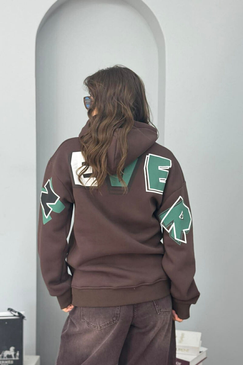HOODIE ME PUSH ME SHKRIME NE PJESEN E PASME PER FEMRA NE NGJYRE KAFE TE ERRET - 3