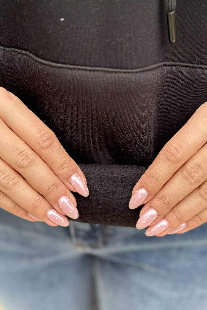 HOODIE ME PUSH ME SHKRIME NË PJESEN E PASME PËR FEMRA NË NGJYRË TË ZEZË - 5