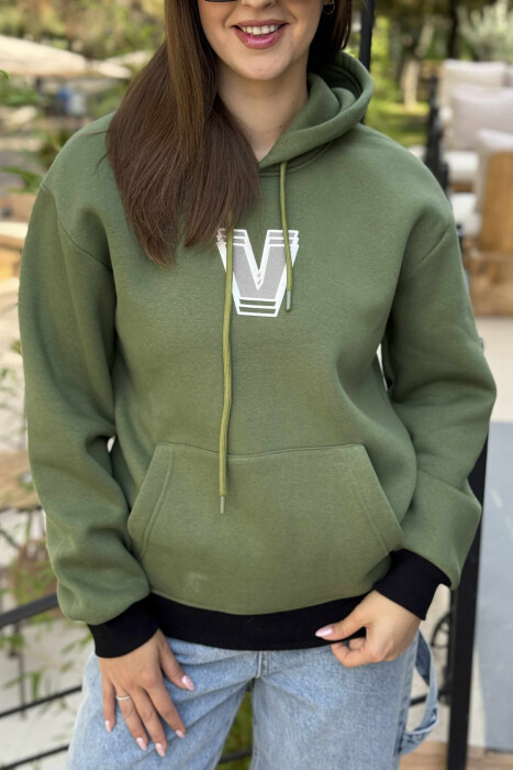 HOODIE ME PUSH ME SHKRIME NË PJESEN E PASME PËR FEMRA NË NGJYRËN JESHILE&E ZEZË - 5