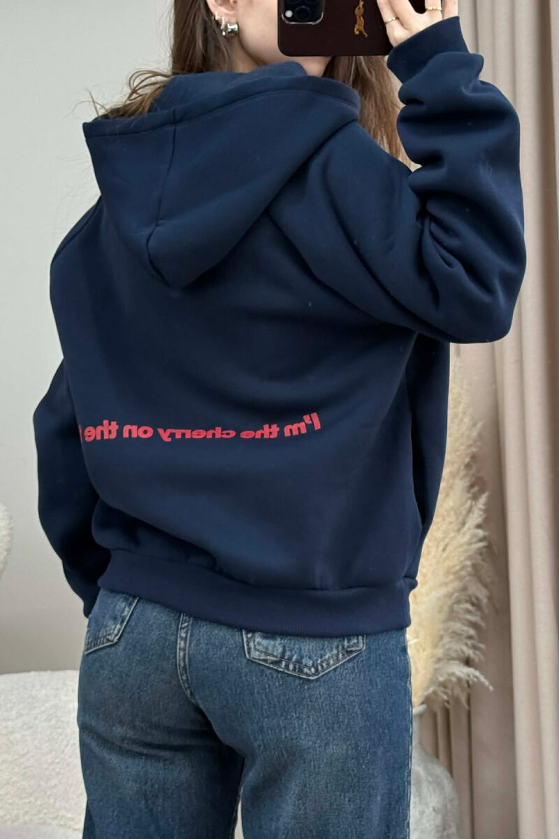HOODIE ME PUSH NJE NGJYRESHE ME LOGO QERSHI PER FEMRA NE NGJYRE BLU - 4