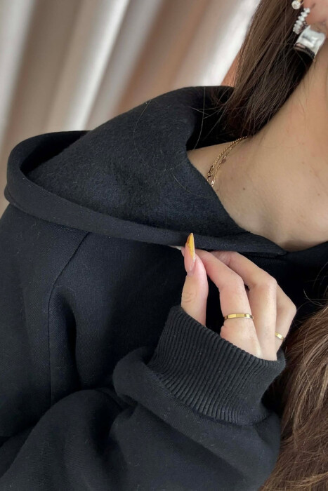 HOODIE ME PUSH NJE NGJYRESHE ME LOGO QERSHI PER FEMRA NE NGJYRE TE ZEZE - 2