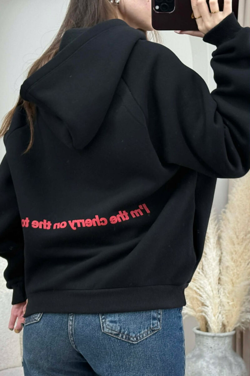 HOODIE ME PUSH NJE NGJYRESHE ME LOGO QERSHI PER FEMRA NE NGJYRE TE ZEZE - 3