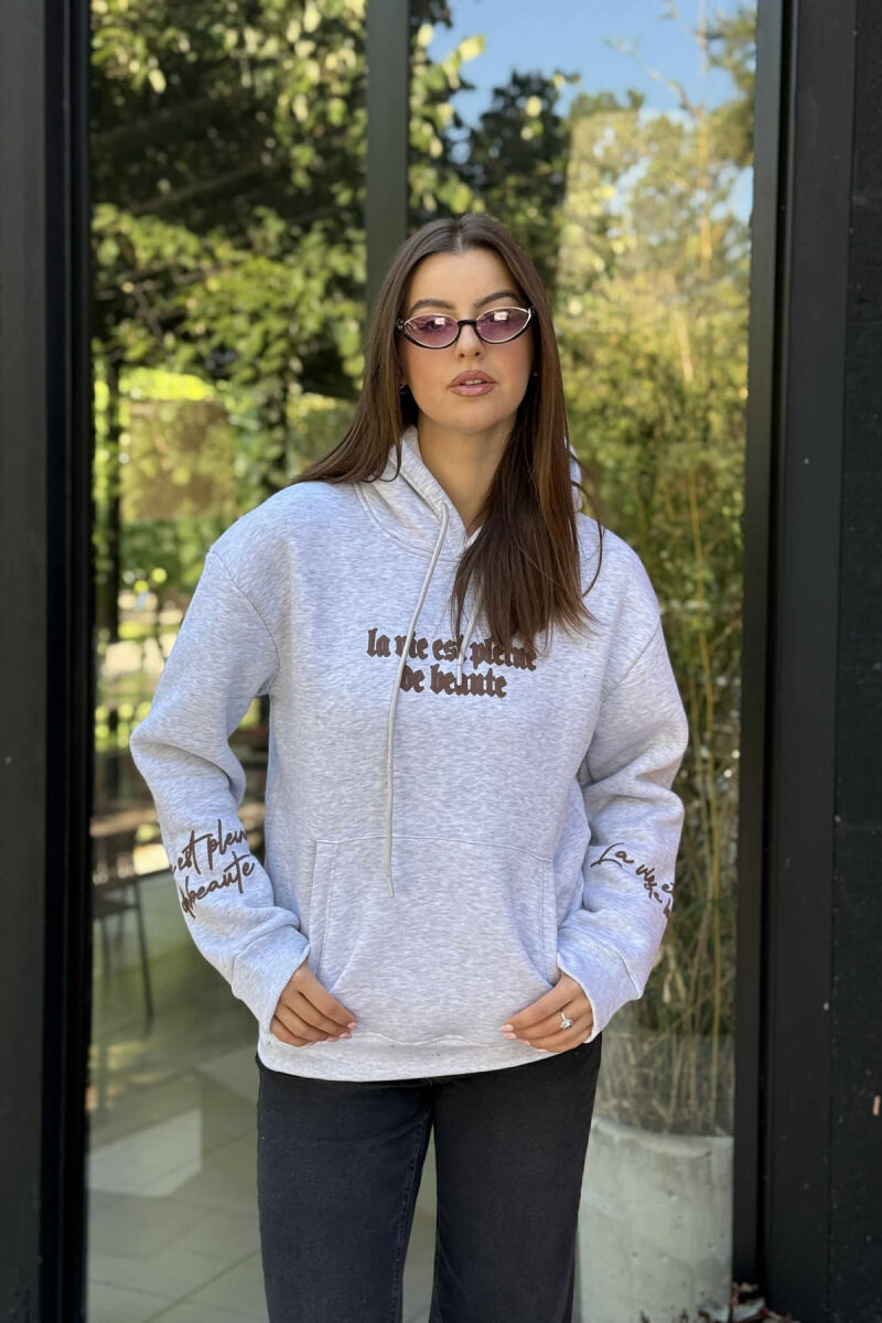 HOODIE ME PUSH NJËNGJYRËSHE DHE DIZANJ MBRAPA PËR FEMRA NË NGJYRËN GRI TË ZBARDHUR - 3