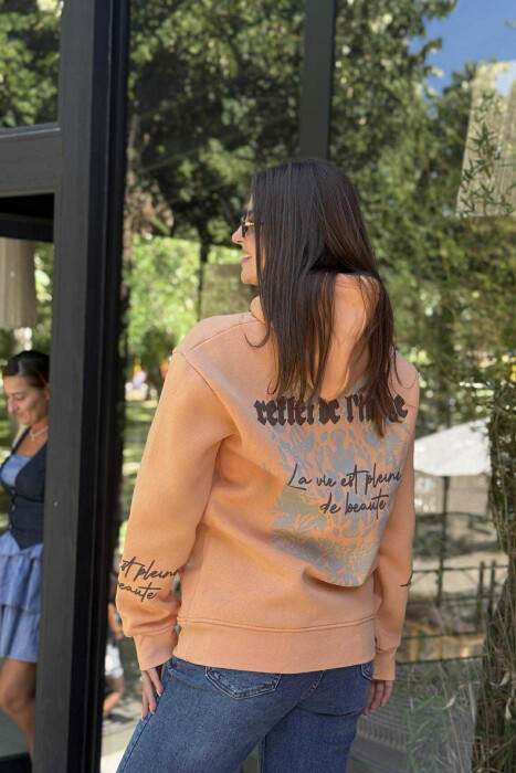 HOODIE ME PUSH NJËNGJYRËSHE DHE DIZANJ MBRAPA PËR FEMRA NË NGJYRËN PORTOKALLI - 3