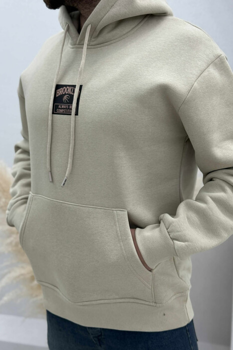 HOODIE ME PUSH NJËNGJYRËSHE DHE ME DIZANJ BASKETBOLL MBRAPA PËR MESHKUJ NË NGJYRËN BEZHË - 2