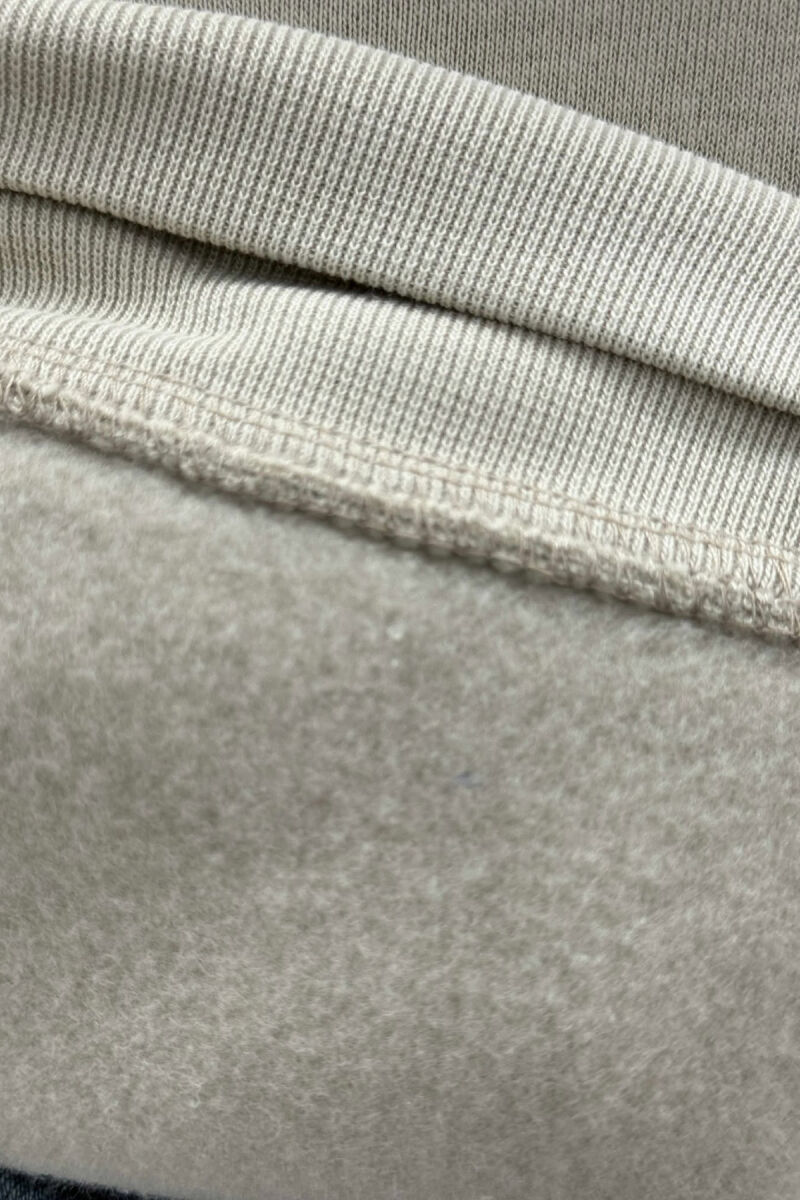 HOODIE ME PUSH NJËNGJYRËSHE DHE ME DIZANJ BASKETBOLL MBRAPA PËR MESHKUJ NË NGJYRËN BEZHË - 4