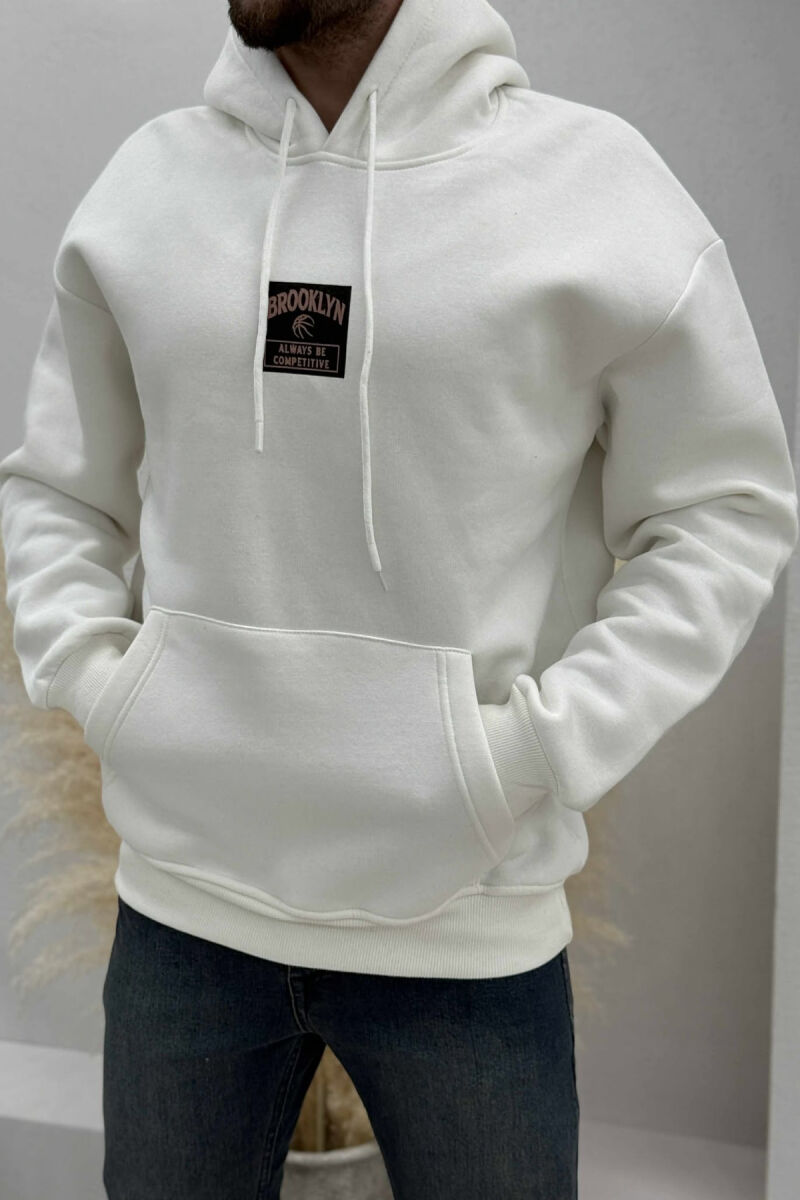 HOODIE ME PUSH NJËNGJYRËSHE DHE ME DIZANJ BASKETBOLL MBRAPA PËR MESHKUJ NË NGJYRËN E BARDHË - 2