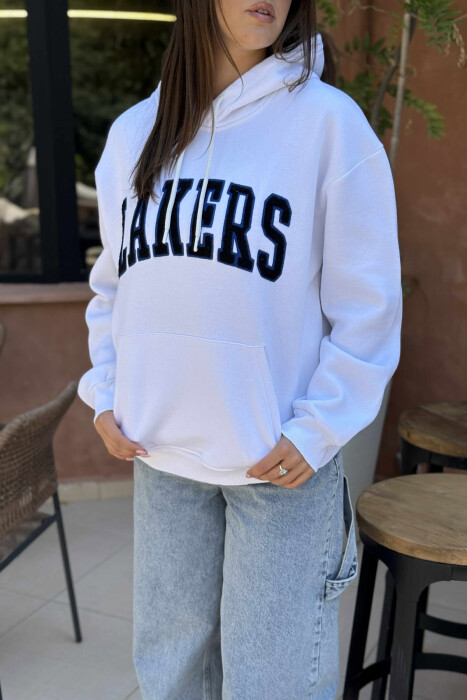 HOODIE ME PUSH NJËNGJYRËSHE DHE ME SHKRIM PARA PËR FEMRA NË NGJYRËN E BARDHË - 3