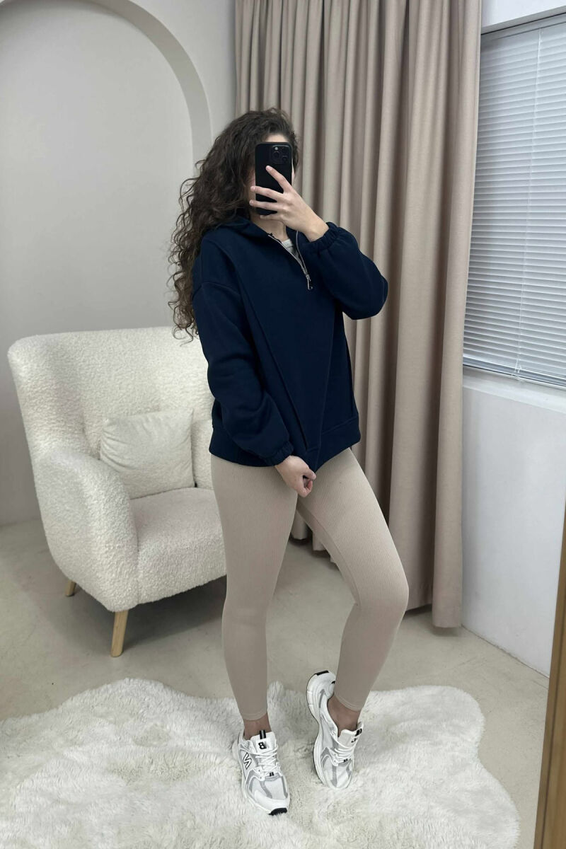 HOODIE ME PUSH PËR FEMRA NË NGJYRËN BLU E ERRËT - 2