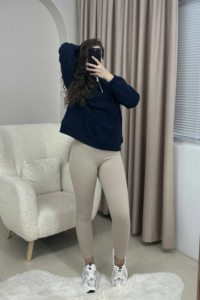 HOODIE ME PUSH PËR FEMRA NË NGJYRËN BLU E ERRËT - 1