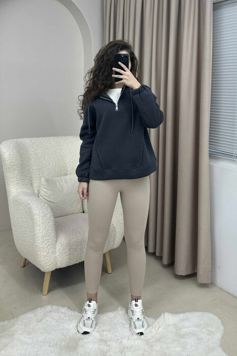 HOODIE ME PUSH PËR FEMRA NË NGJYRËN GRI E ERRËT - 1