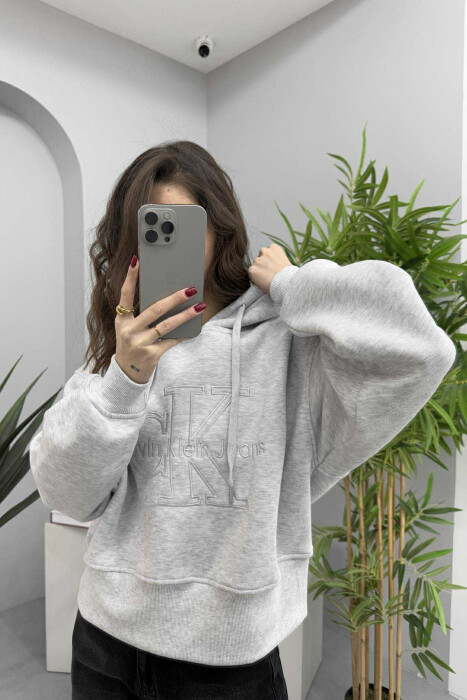 HOODIE ME PUSH PËR FEMRA NË NGJYRËN GRI E ZBARDHUR - 2