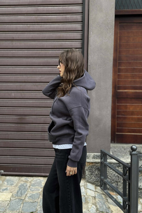 HOODIE ME PUSH PËR FEMRA NË NGJYRËN GRI - 3