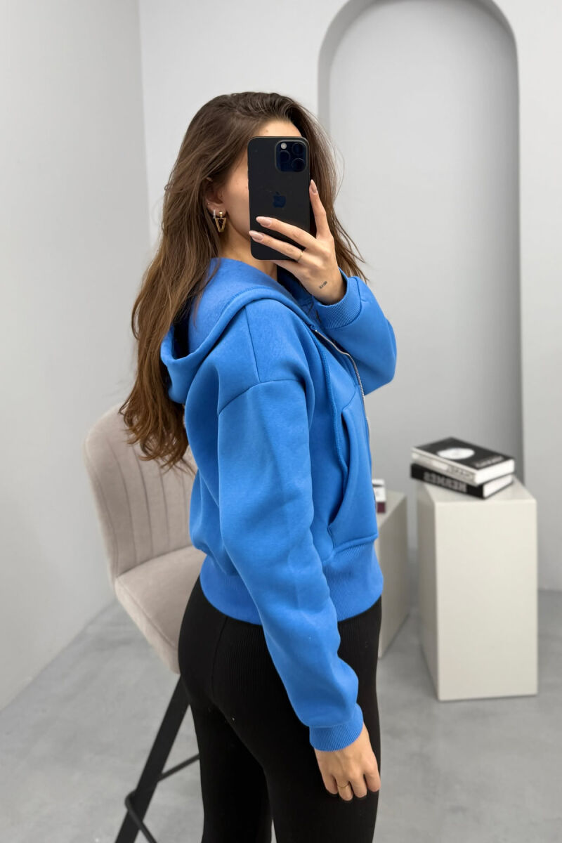 HOODIE ME ZINXHIR DHE ME PUSH NJË NGJYRËSHE PËR FEMRA NË NGJYRËN BLU - 5