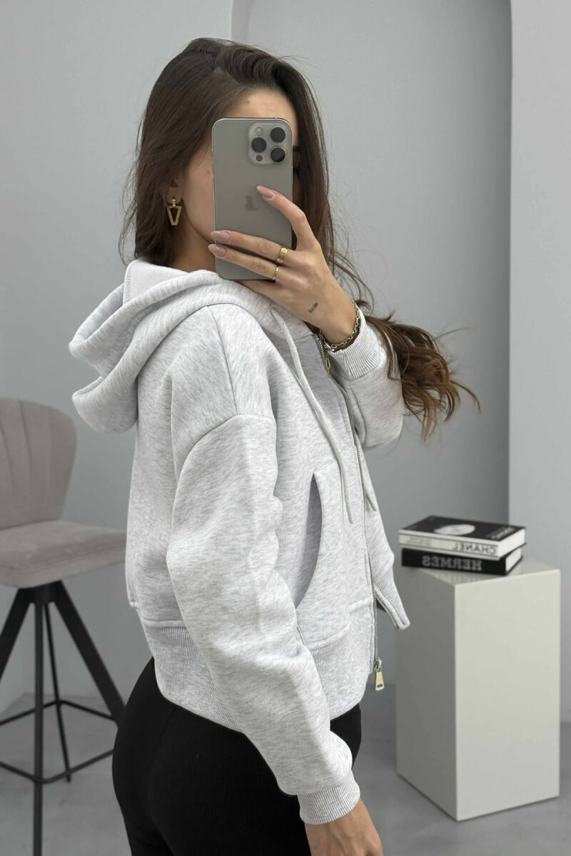 HOODIE ME ZINXHIR DHE ME PUSH NJË NGJYRËSHE PËR FEMRA NË NGJYRËN GRI TË ZBARDHUR - 5