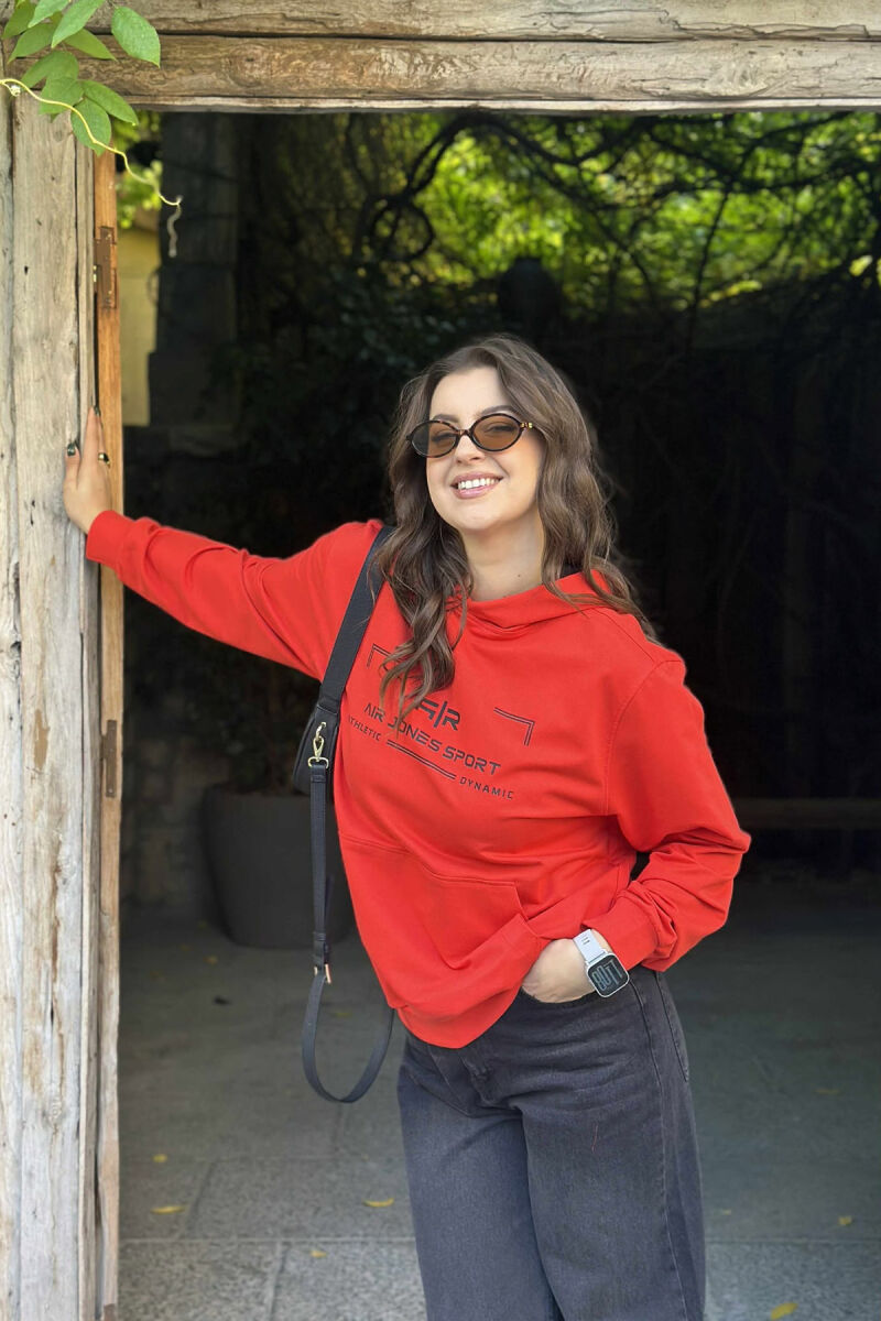 HOODIE NJË NGJYRËSHE ME DETAJIN E SHKRIMIT PARA PËR FEMRA NË NGJYRË TË KUQE - 3