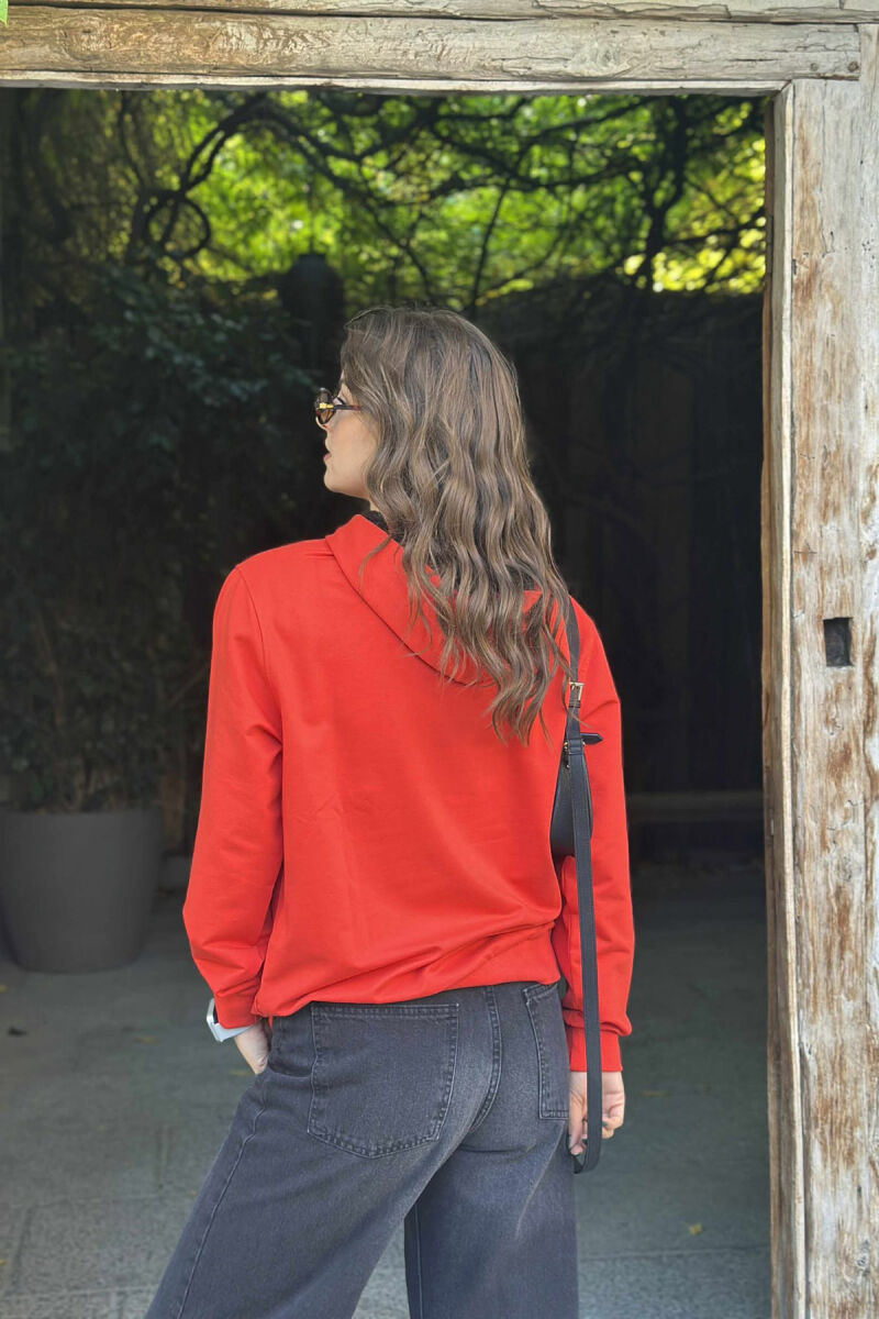 HOODIE NJË NGJYRËSHE ME DETAJIN E SHKRIMIT PARA PËR FEMRA NË NGJYRË TË KUQE - 4