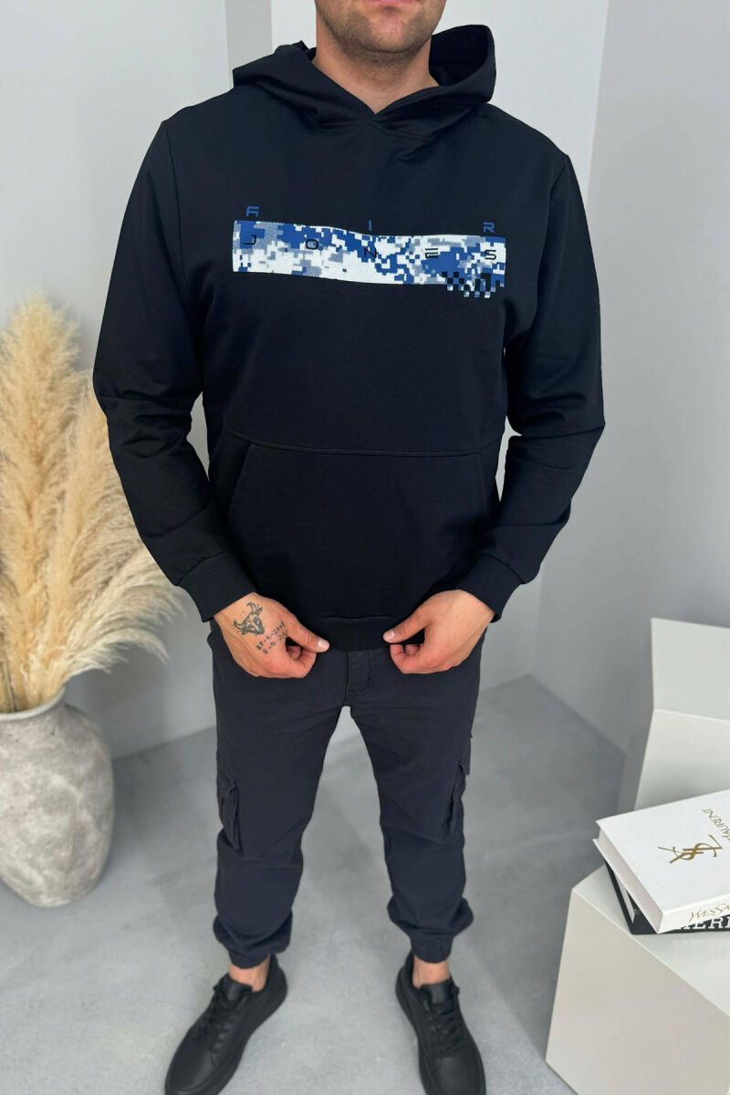 HOODIE NJË NGJYRËSHE ME DIZAJN TË THJESHTË PËR MESHKUJ NË NGJYRËN E ZEZË - 1