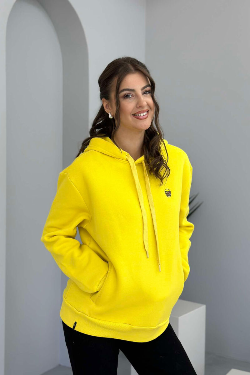 HOODIE NJË NGJYRËSHE ME LOGO KAFKE PËR FEMRA NË NGJYRËN E VERDHË - 3