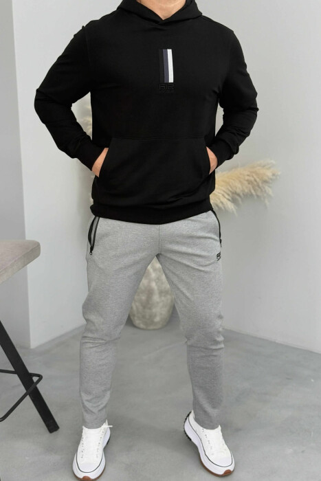 HOODIE NJË NGJYRËSHE ME LOGO NË PJESËN PARA PËR MESHKUJ NË NGJYRË TË ZEZË - 1