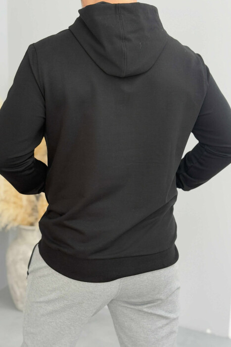 HOODIE NJË NGJYRËSHE ME LOGO NË PJESËN PARA PËR MESHKUJ NË NGJYRË TË ZEZË - 2