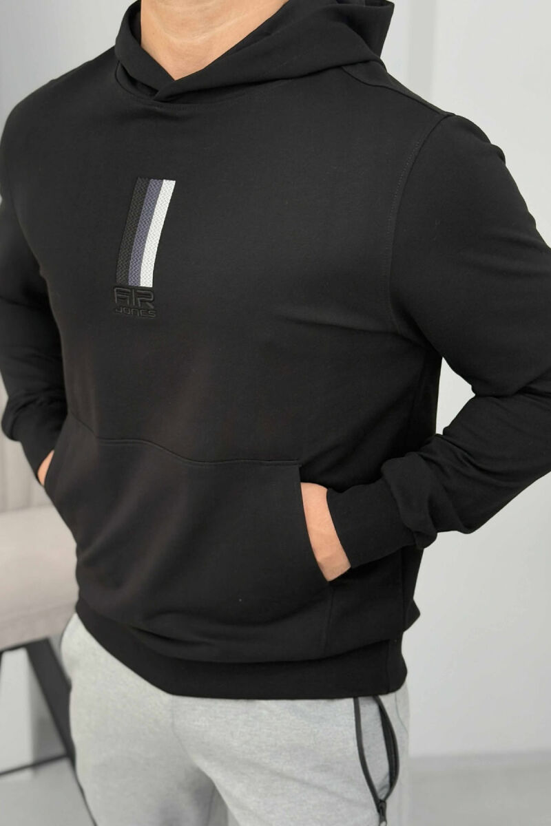 HOODIE NJË NGJYRËSHE ME LOGO NË PJESËN PARA PËR MESHKUJ NË NGJYRË TË ZEZË - 3