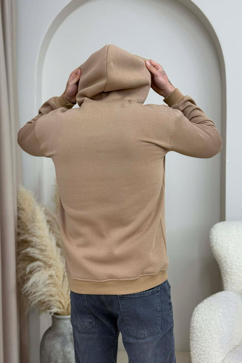 HOODIE NJE NGJYRESHE ME PUSH DHE DETAJE TE VOGLA PER MESHKUJ NE NGJYRE KAFE TE ZBARDHUR - 5