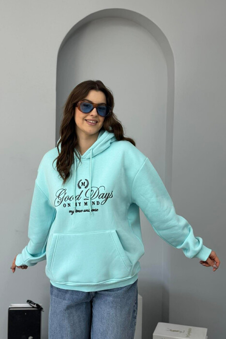 HOODIE NJE NJGYRESHE ME PUSH DHE DIZAJN NË PJESEN PARA PER FEMRA NE NGJYRE BLU TE ZBARDHUR - 2