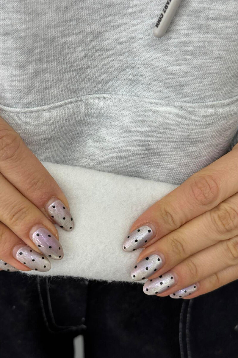 HOODIE NJE NJGYRESHE ME PUSH DHE DIZAJN NË PJESEN PARA PER FEMRA NE NGJYRE GRI TE ZBARDHUR - 5