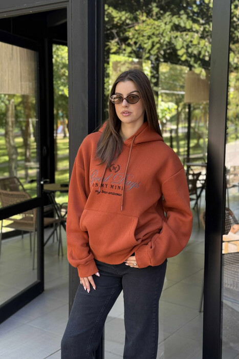 HOODIE NJË NJGYRËSHE ME PUSH DHE DIZAJN NË PJESËN PARA PËR FEMRA NË NGJYRË TULLE - 1