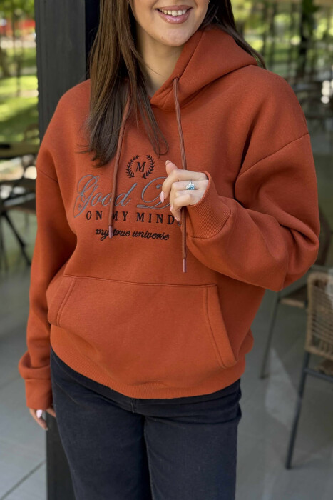 HOODIE NJË NJGYRËSHE ME PUSH DHE DIZAJN NË PJESËN PARA PËR FEMRA NË NGJYRË TULLE - 4