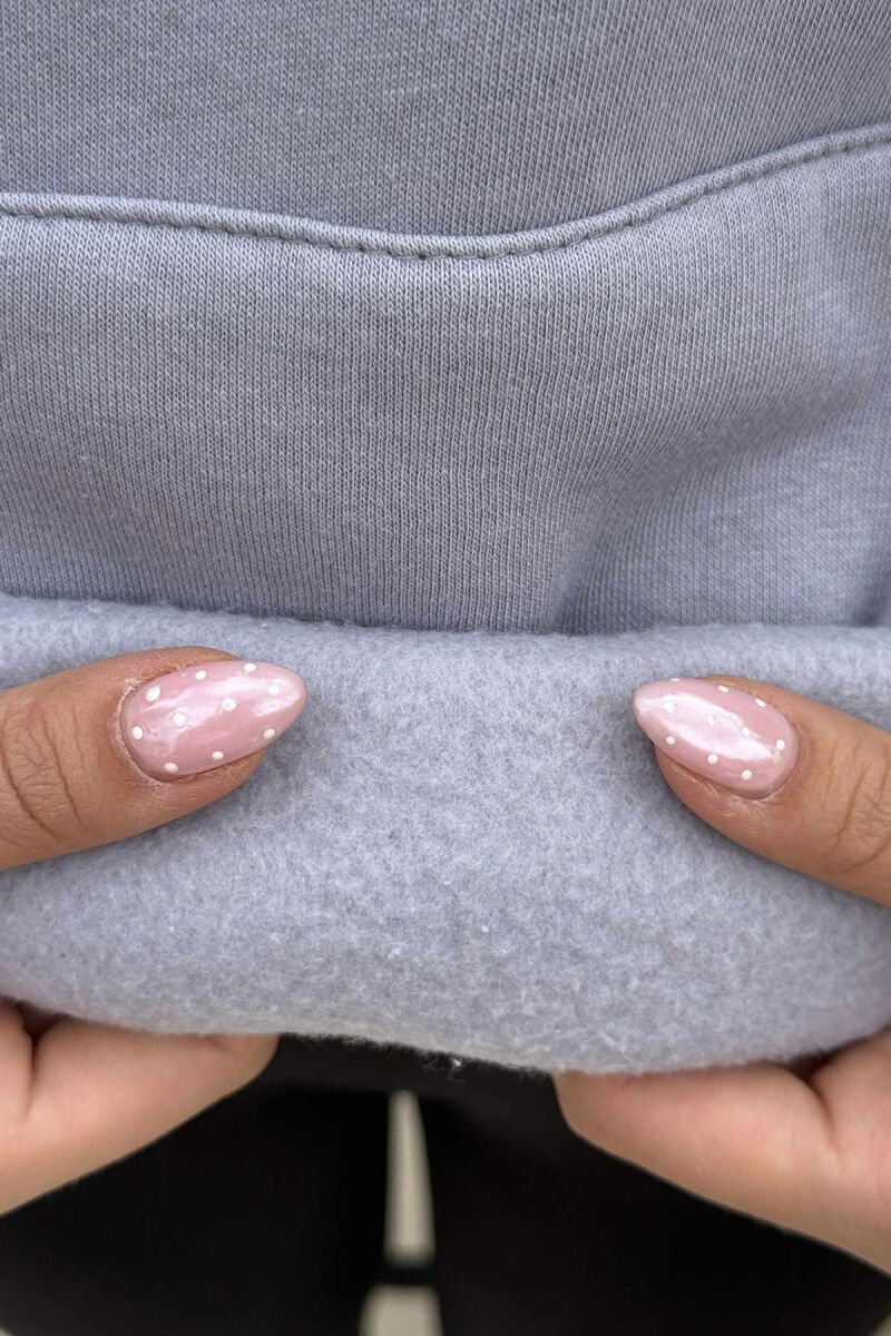 HOODIE NJË NGJYRËSHE ME PUSH DHE LOGO NË PJESËN PARA PËR FEMRA NË NGJYRË GRI TË ZBARDHUR - 5