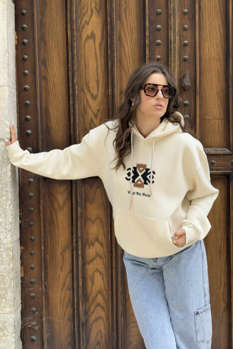 HOODIE NJË NGJYRËSHE ME PUSH DHE LOGO NË PJESËN PARA PËR FEMRA NË NGJYRËN KREM - 1