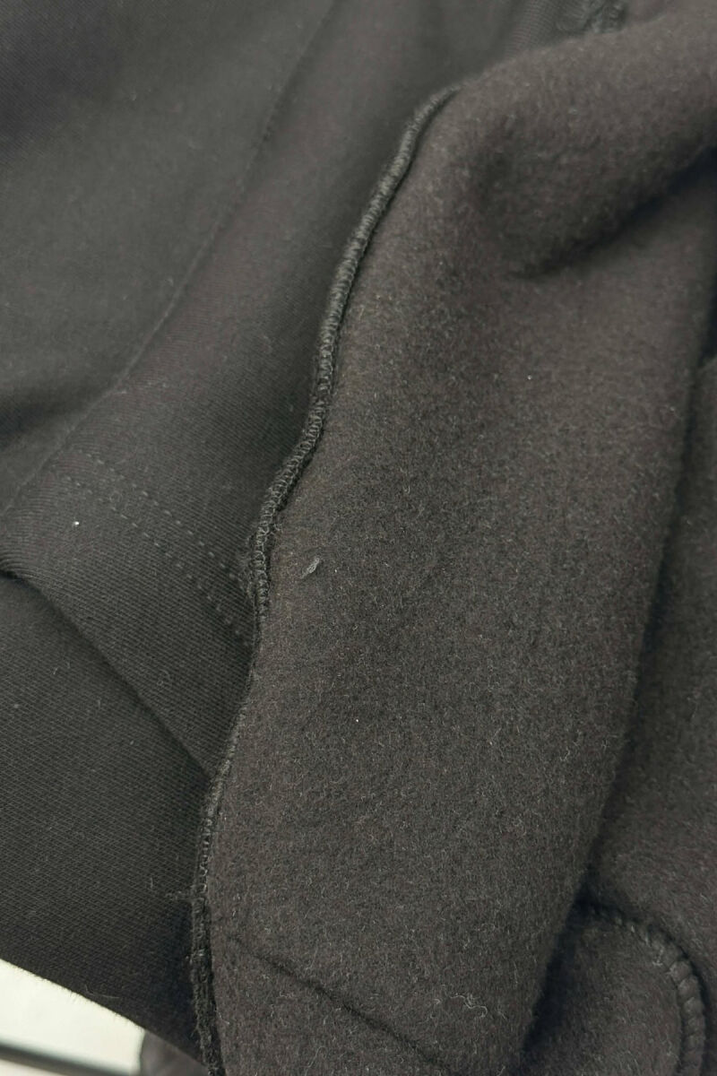 HOODIE NJE NGJYRESHE ME PUSH DHE LOGO NË PJESEN PARA PER MESHKUJ NE NGJYRE TE ZEZE - 5