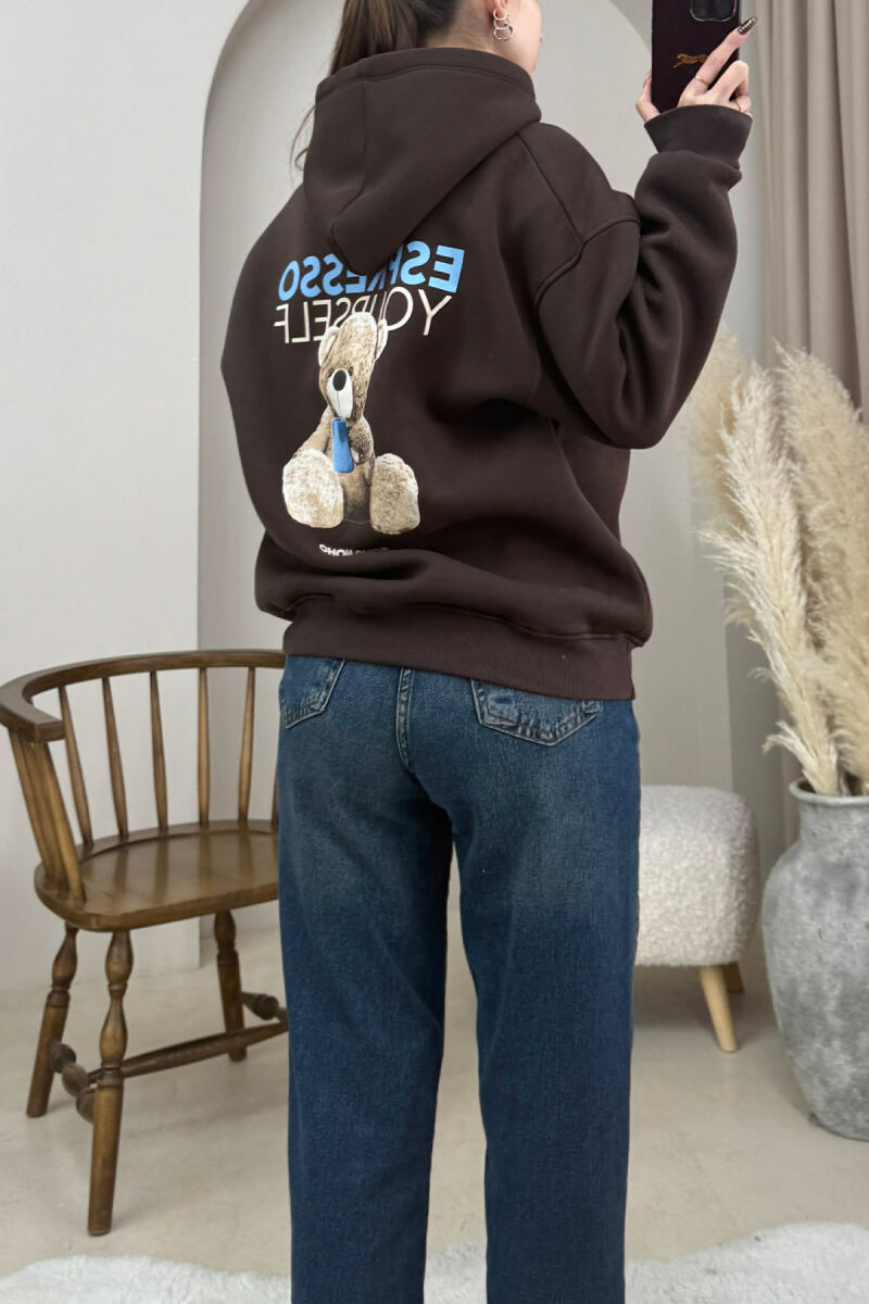 HOODIE NJE NGJYRESHE ME PUSH DHE ME IMAZHIN E ARUSHIT PER FEMRA NE NGJYRE KAFE - 2