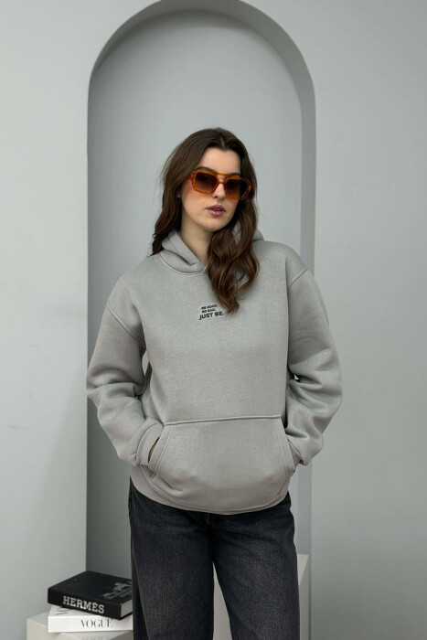 HOODIE NJE NGJYRSHE ME PUSH DHE ME SHKRIM NE PJESEN PARA PER FEMRA NE NGJYRE GRI - 1