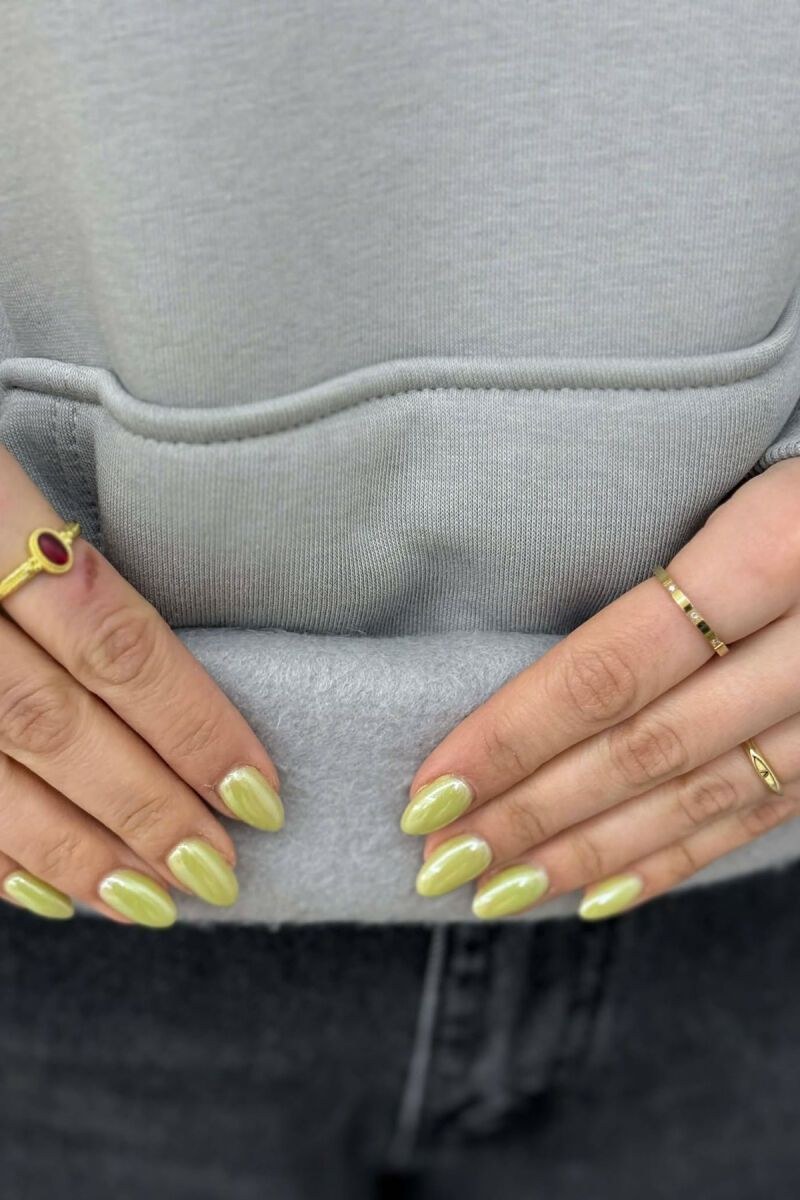 HOODIE NJE NGJYRSHE ME PUSH DHE ME SHKRIM NE PJESEN PARA PER FEMRA NE NGJYRE GRI - 3