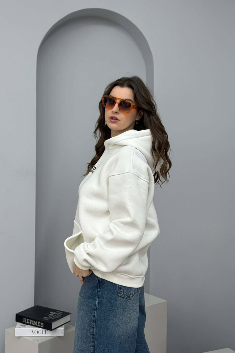 HOODIE NJE NGJYRSHE ME PUSH DHE ME SHKRIM NE PJESEN PARA PER FEMRA NE NGJYRE KREM - 4