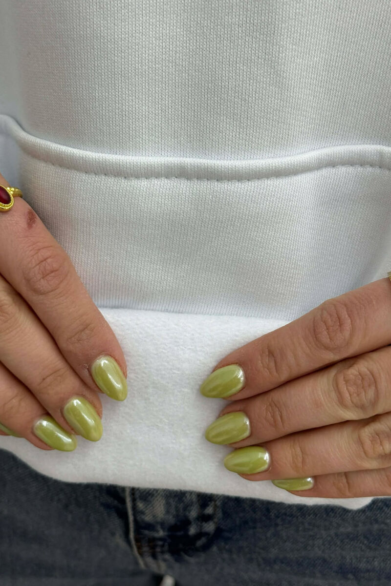 HOODIE NJE NGJYRSHE ME PUSH DHE ME SHKRIM NE PJESEN PARA PER FEMRA NE NGJYRE TE BARDHE - 4