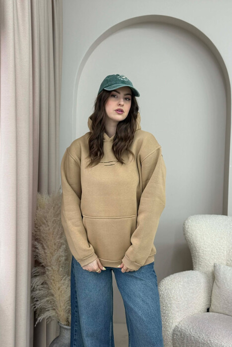 HOODIE NJE NGJYRESHE ME PUSH DHE ME SHKRIM TE THJESHTE NE PJESEN PARA PER FEMRA NE NGJYRE BEZHE - 1