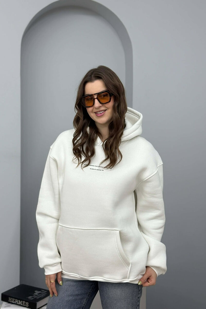 HOODIE NJE NGJYRESHE ME PUSH DHE ME SHKRIM TE THJESHTE NE PJESEN PARA PER FEMRA NE NGJYRE KREM - 3