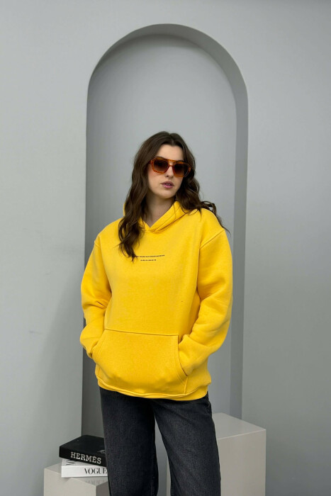 HOODIE NJE NGJYRESHE ME PUSH DHE ME SHKRIM TE THJESHTE NE PJESEN PARA PER FEMRA NE NGJYRE TE VERDHE - 1