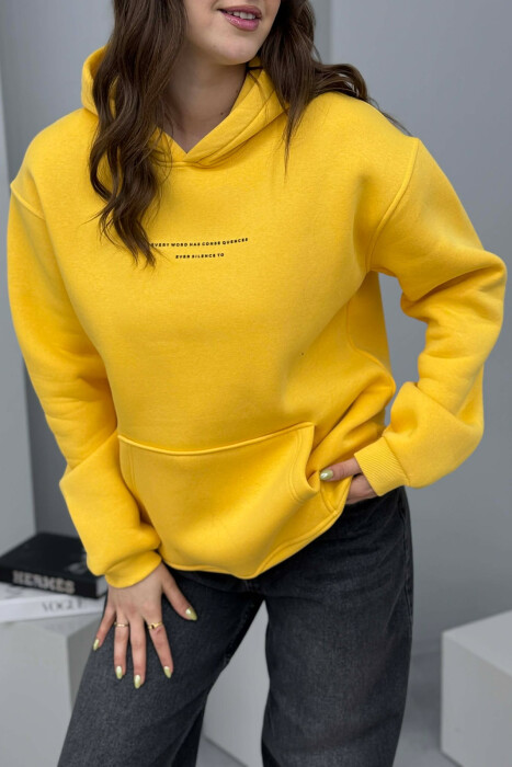 HOODIE NJE NGJYRESHE ME PUSH DHE ME SHKRIM TE THJESHTE NE PJESEN PARA PER FEMRA NE NGJYRE TE VERDHE - 3