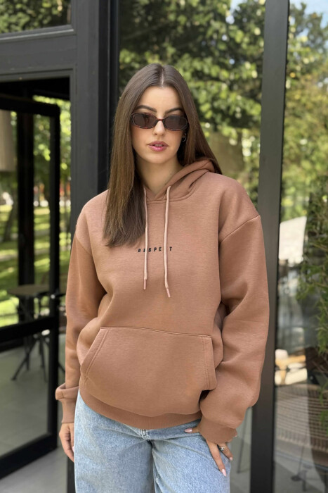 HOODIE NJË NGJYRËSHE ME PUSH DHE ME SHKRIM TE THJESHTË PARA PËR FEMRA NË NGJYRËN KAFE - 2