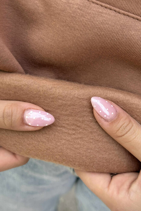 HOODIE NJË NGJYRËSHE ME PUSH DHE ME SHKRIM TE THJESHTË PARA PËR FEMRA NË NGJYRËN KAFE - 4