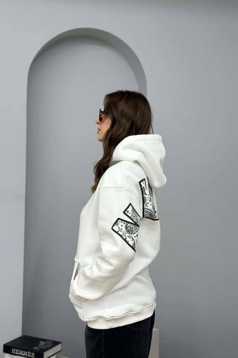 HOODIE NJE NGJYRESHE ME PUSH DHE ME SHKRIM NE PJESEN E PASME PER FEMRA NE NGJYRE TE BARDHE - 2