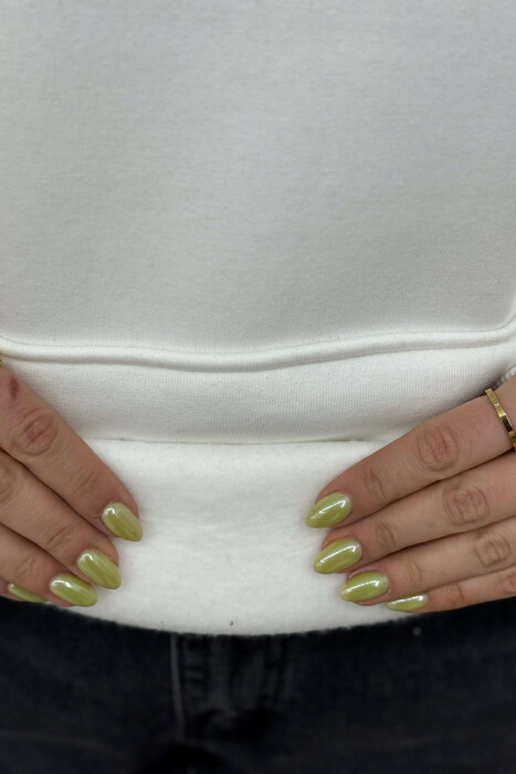 HOODIE NJE NGJYRESHE ME PUSH DHE ME SHKRIM NE PJESEN E PASME PER FEMRA NE NGJYRE TE BARDHE - 5