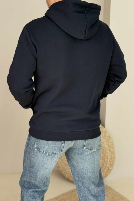 HOODIE NJË NGJYRËSHE ME PUSH PËR MESHKUJ NË NGJYRËN BLU E ERRËT - 4