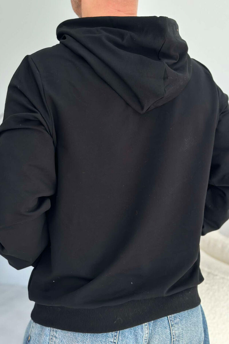 HOODIE NJË NGJYRËSHE PËR MESHKUJ ME SHKRIM PARA NË NGJYRËN E ZEZË - 2