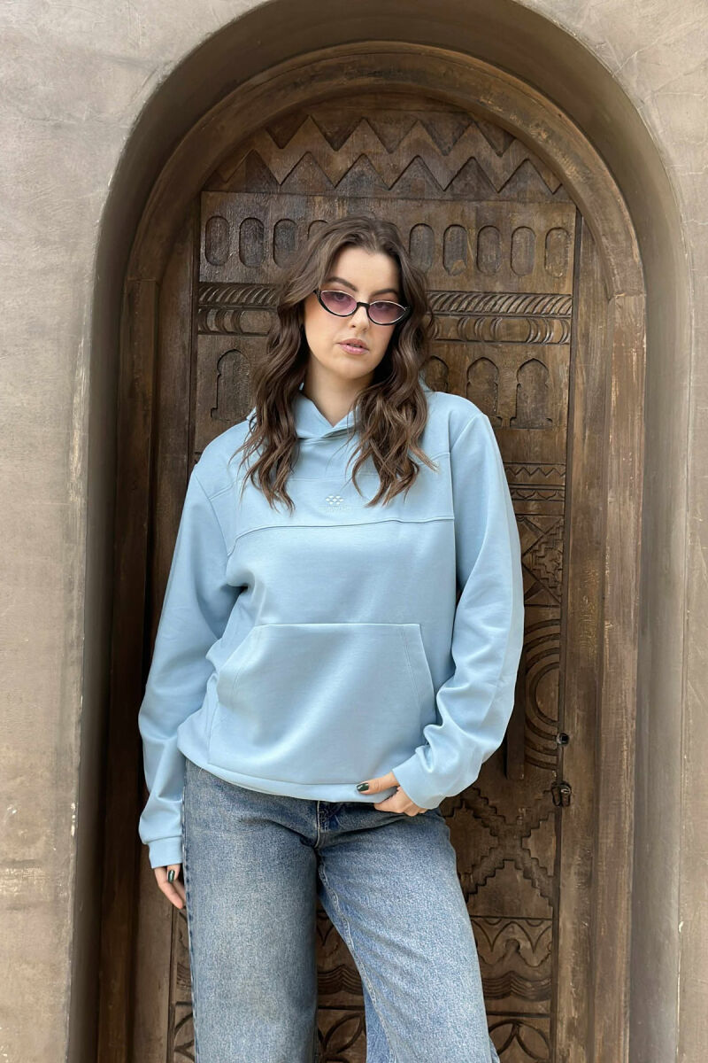 HOODIE NJËNGJYRËSHE ME LOGO TË THJESHTË PARA PËR FEMRA NË NGJYRË BLU TË ZBARDHUR - 3